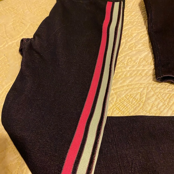 Fabletics Woman Workout Set - Picture 3 of 4